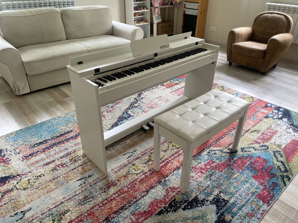 Отличное новое электронное пианино с пуфиком