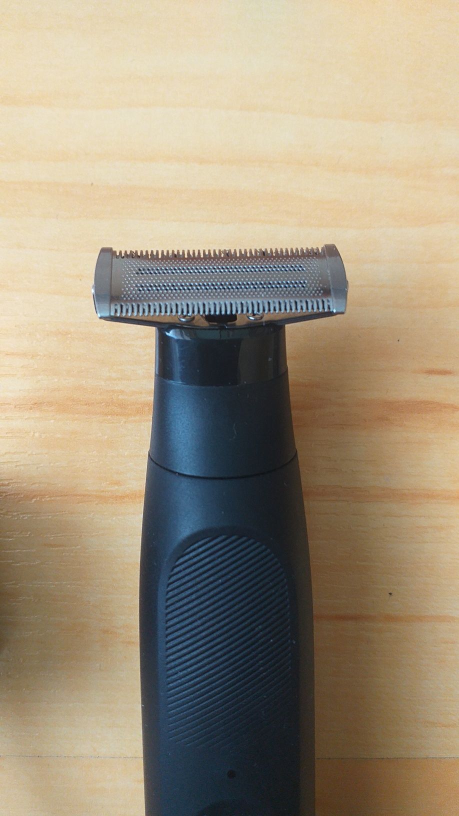 Aparat Braun XT5 de barbierit si tuns barba