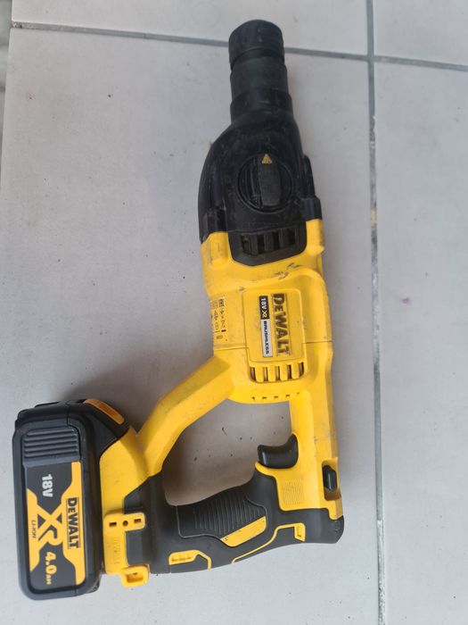 Masina de gaurit Dewalt DCH133