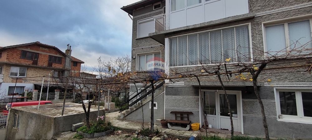 Триетажна къща, гр.Аксаково, обл. Варна ТМ