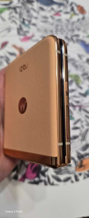 Motorola Razr 40 Ultra - в гаранция, с перфектен дизайн