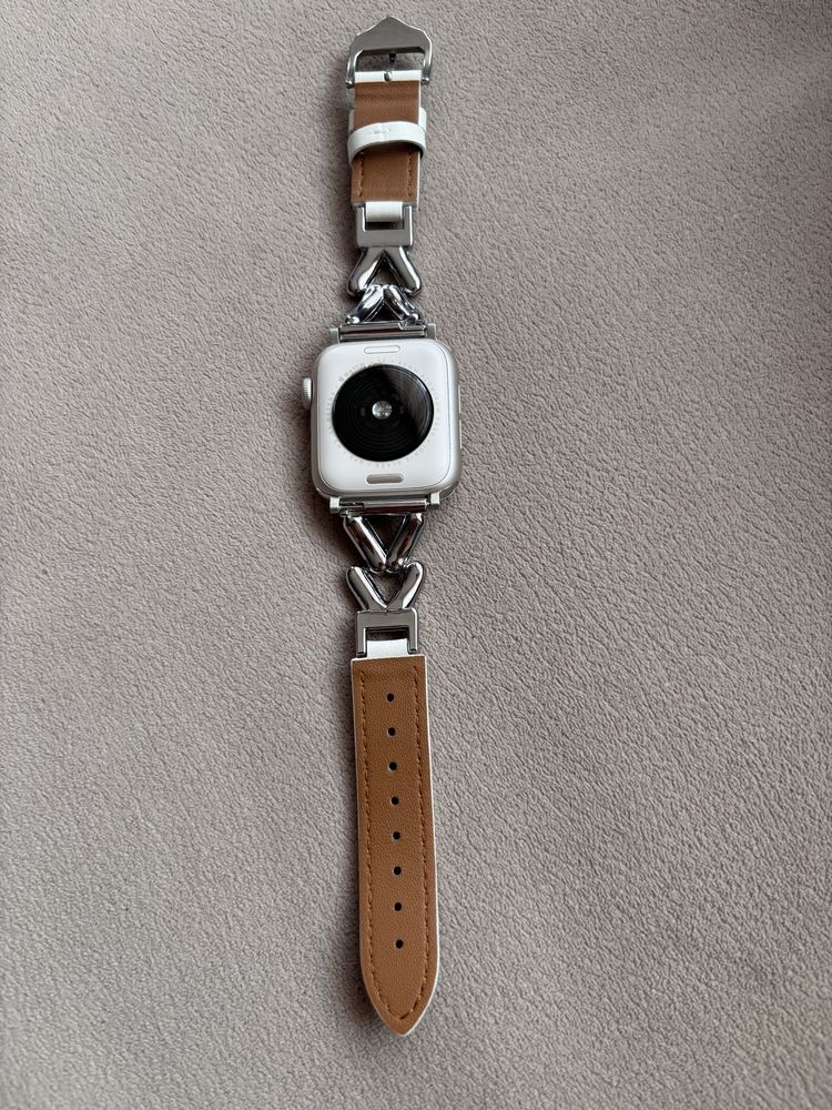 Бяла каишка за Apple Watch