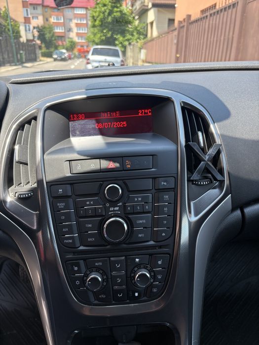 Opel Astra J 2011