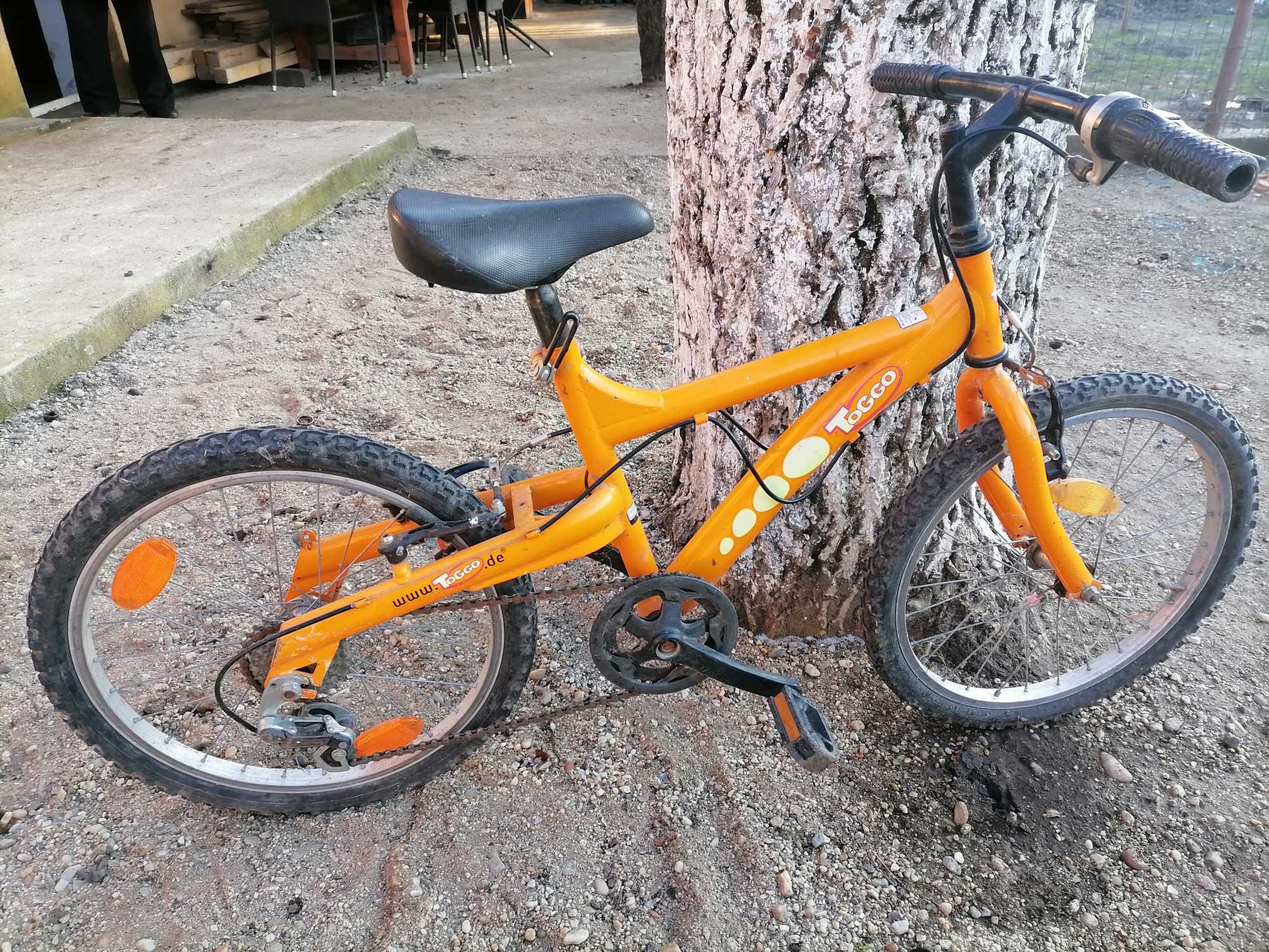 Bicicleta copii cu inaltimea pana la 120cm, cu roti ajutătoare.