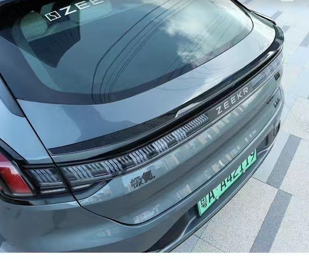 Zeekr 001 spoyler