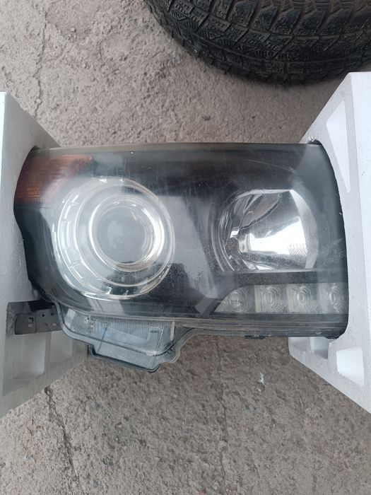 Продам  фары на ланд Крузер 200