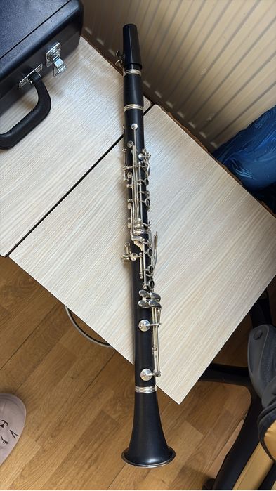 Vând Clarinet Jupiter JCL