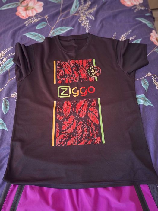 Спортно екипче!Гащета Найк и фланелка!