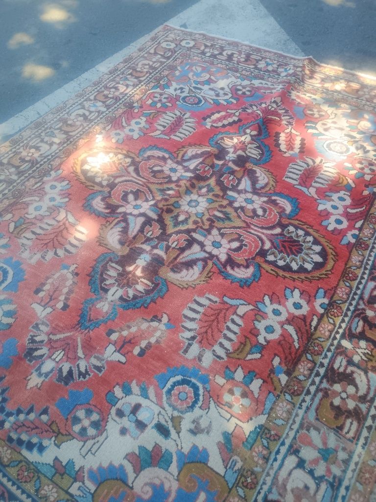 Ръчно тъкан килим