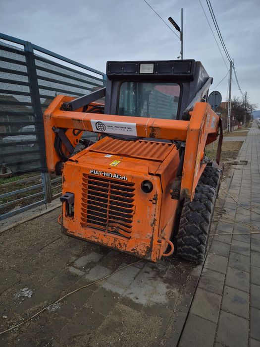 Mini-incarcator Fiat Hitachi 
An 2000
Ore 2100
Recent adus