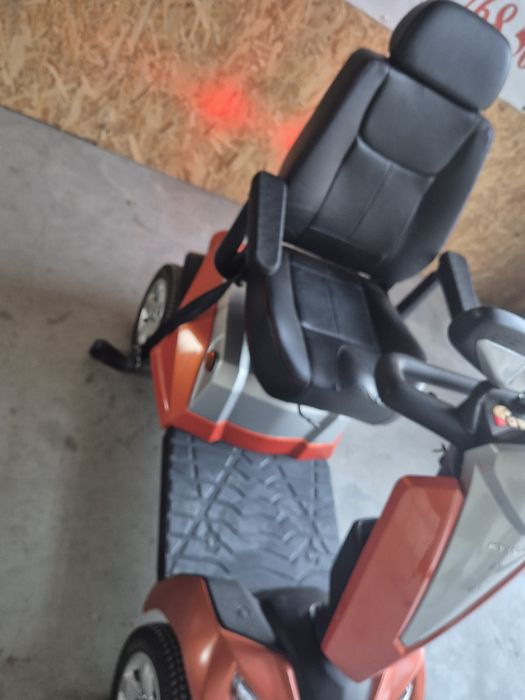 Cărucior scuter electric