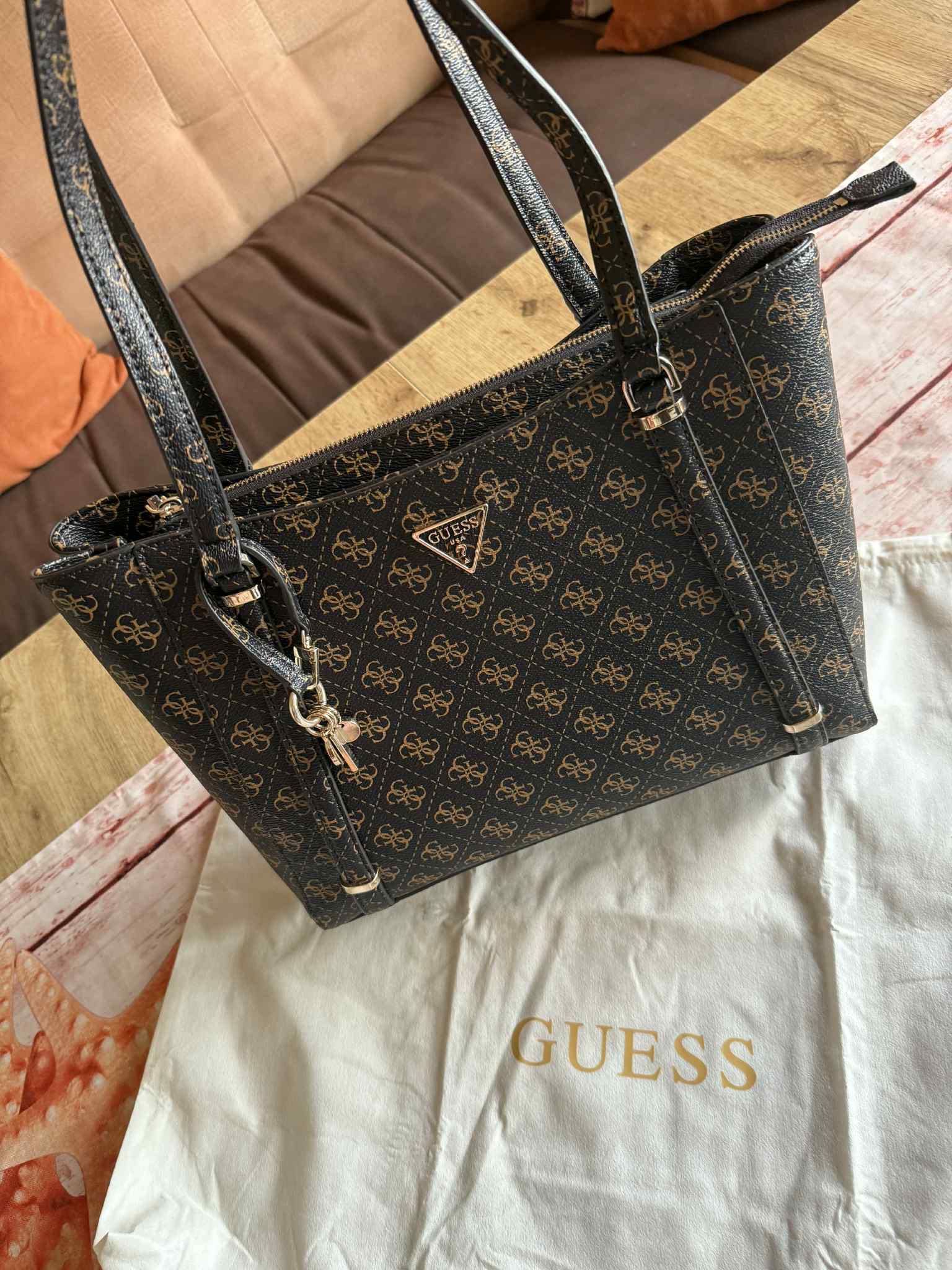 Оригинална чанта Guess