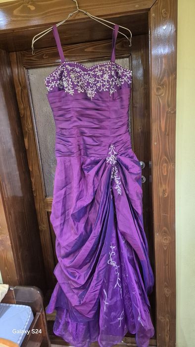 Vând rochiță de seară