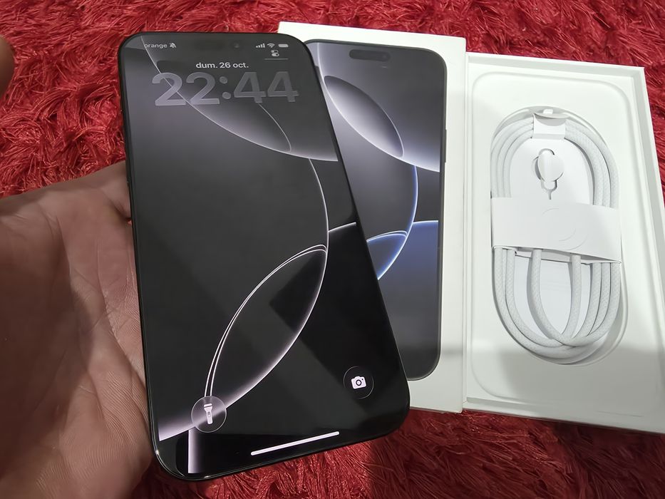 -Iphone 16Pro Max, ca Nou, 256Gb, 8Ram, Bat: 100%-126 cicluri incarcar