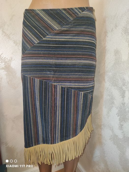 Reducere fulger! Fustă deosebită, mărimea 38