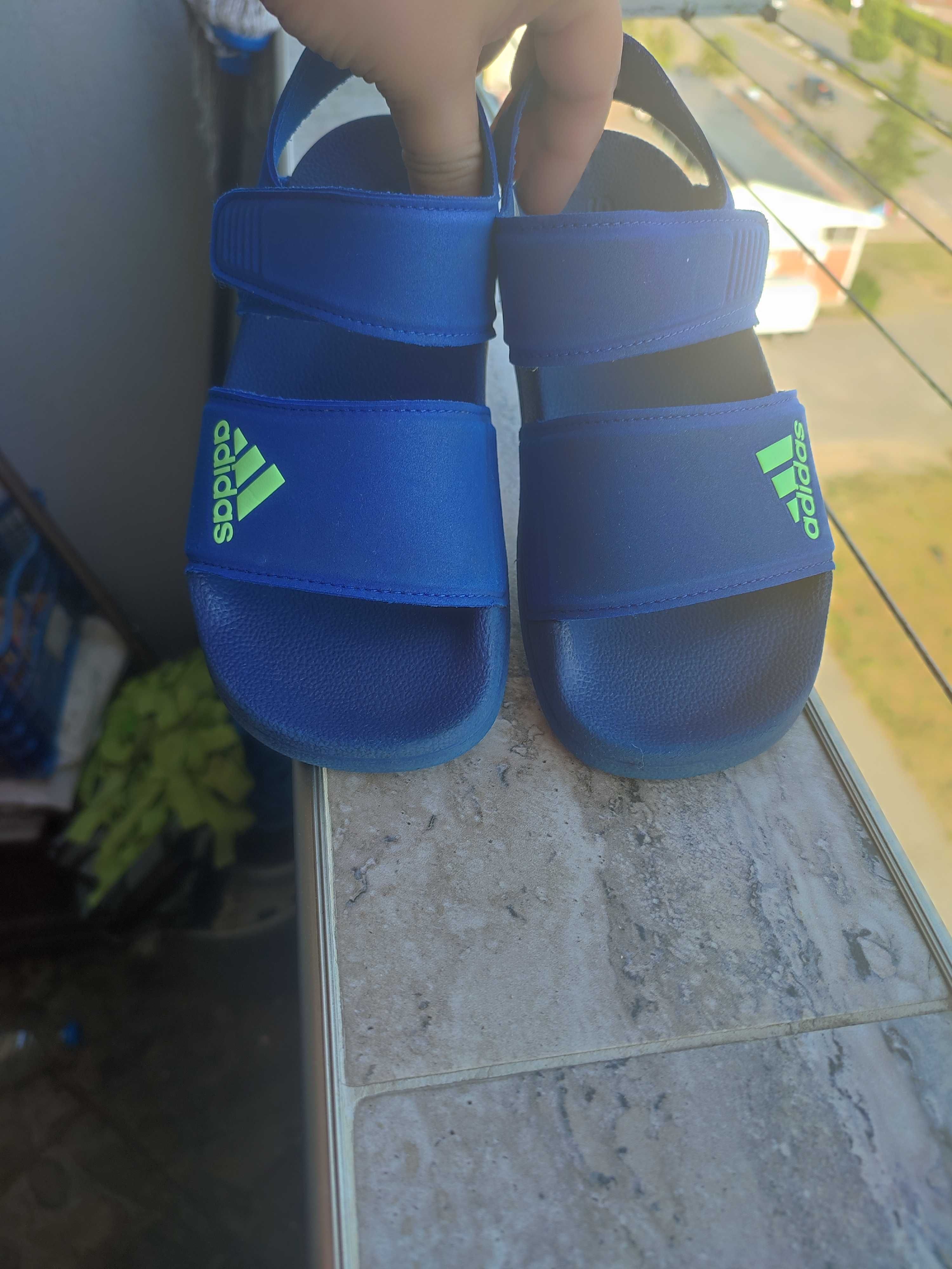 Детски сандали Adidas, номер 32.Без забележки