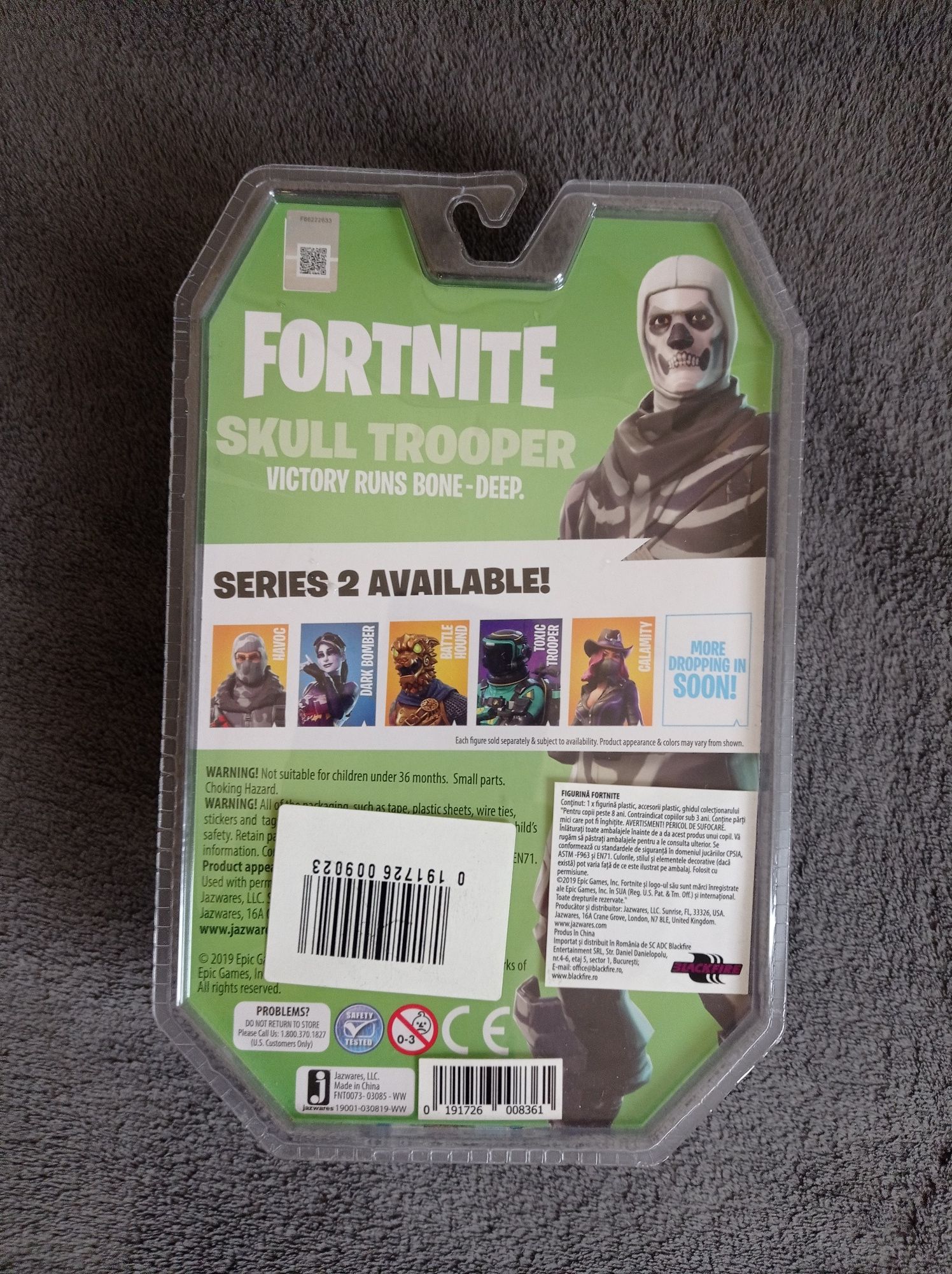 Figurina și cufăr cu arme Fornite