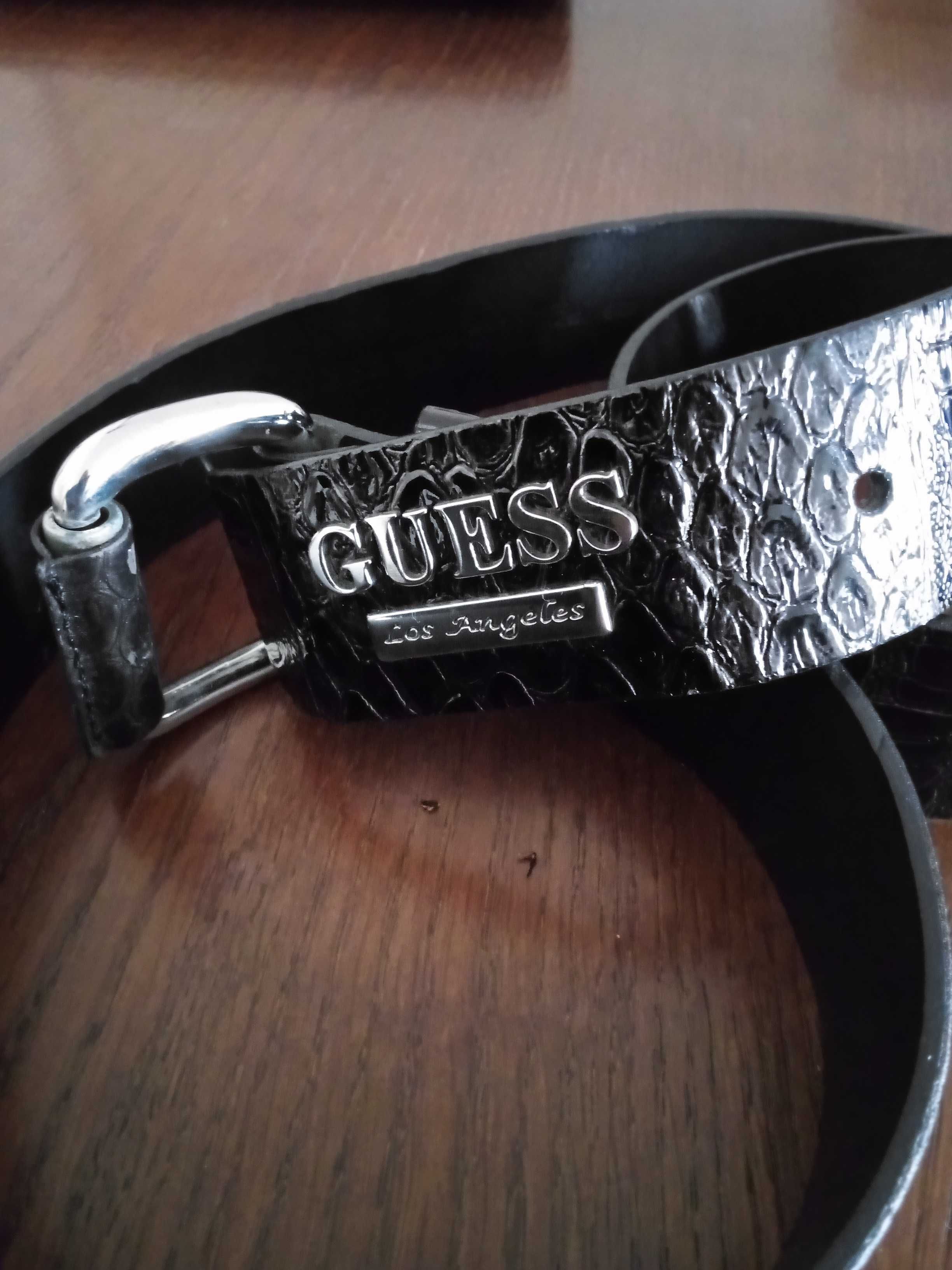 Оригинален дамски колан  на Guess