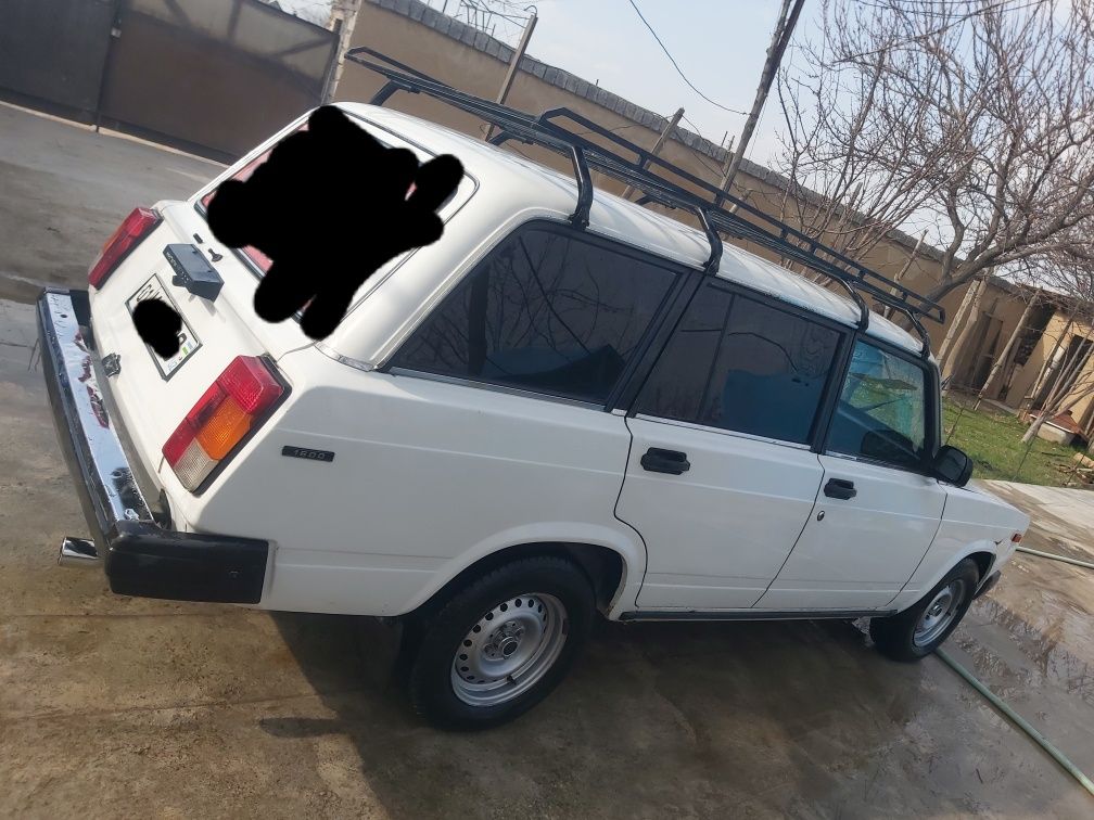 Vaz 2104 oq rangli sotiladi 2800$