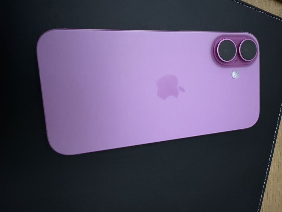 Продавам айфон 16 без забележки