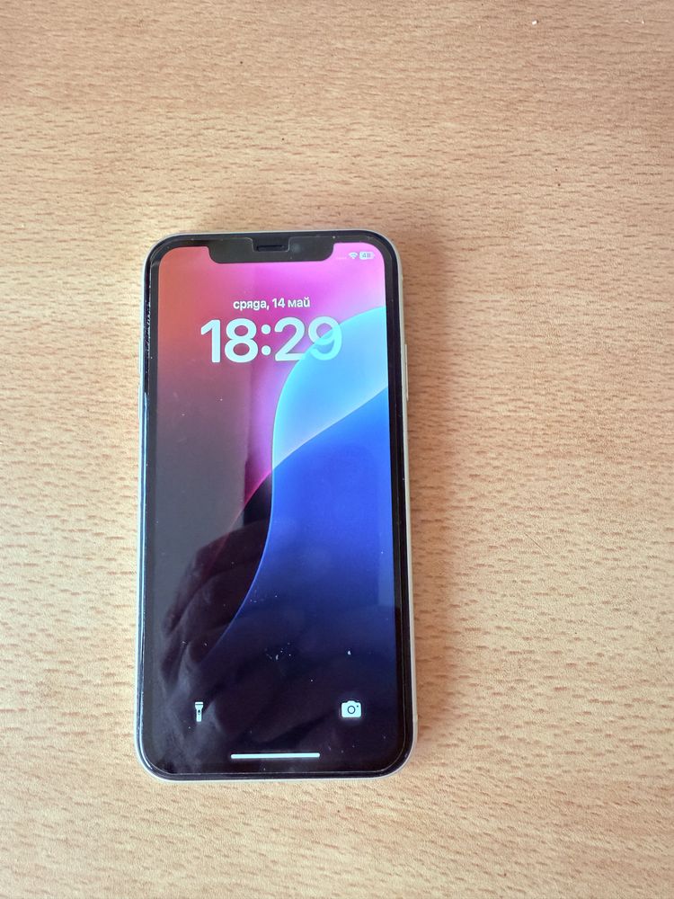 Iphone11 128 gb бял в гаранция