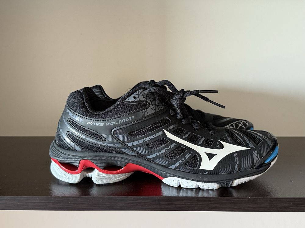 Mizuno Wave Voltage 38номер 24см Стелка Нови с Кутия