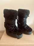 Нови апрески Moon Boot