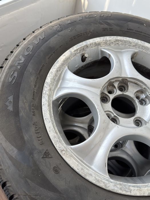 Зимние шины комплект. Triangle 225/70 R16 + литые диски