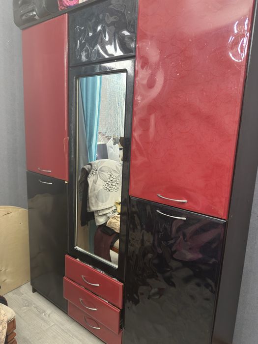 Отдам даром кому нужен спальный гарнитур с кроватью