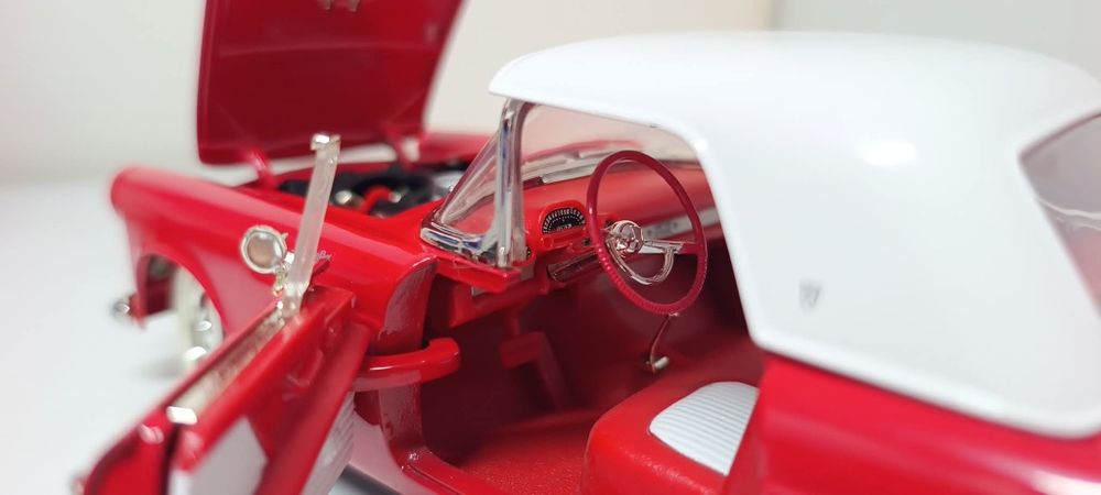 Machetă Ford Thunderbird 1/18 Revell
