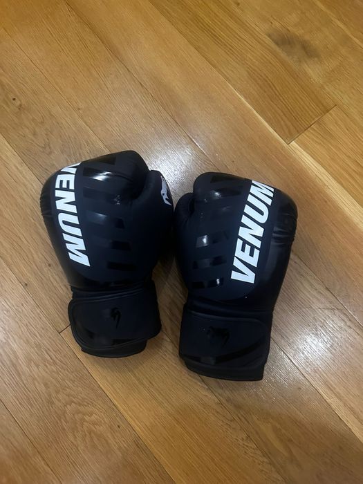 Manusi kickbox Venum