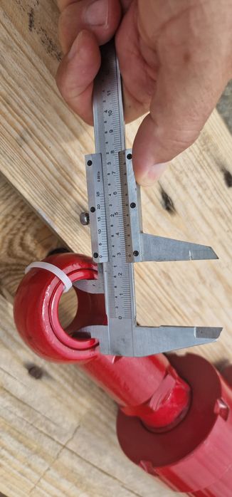 Cilindru hidraulic lungime 66 cm între gauri deschide 40 cm tija 35 mm