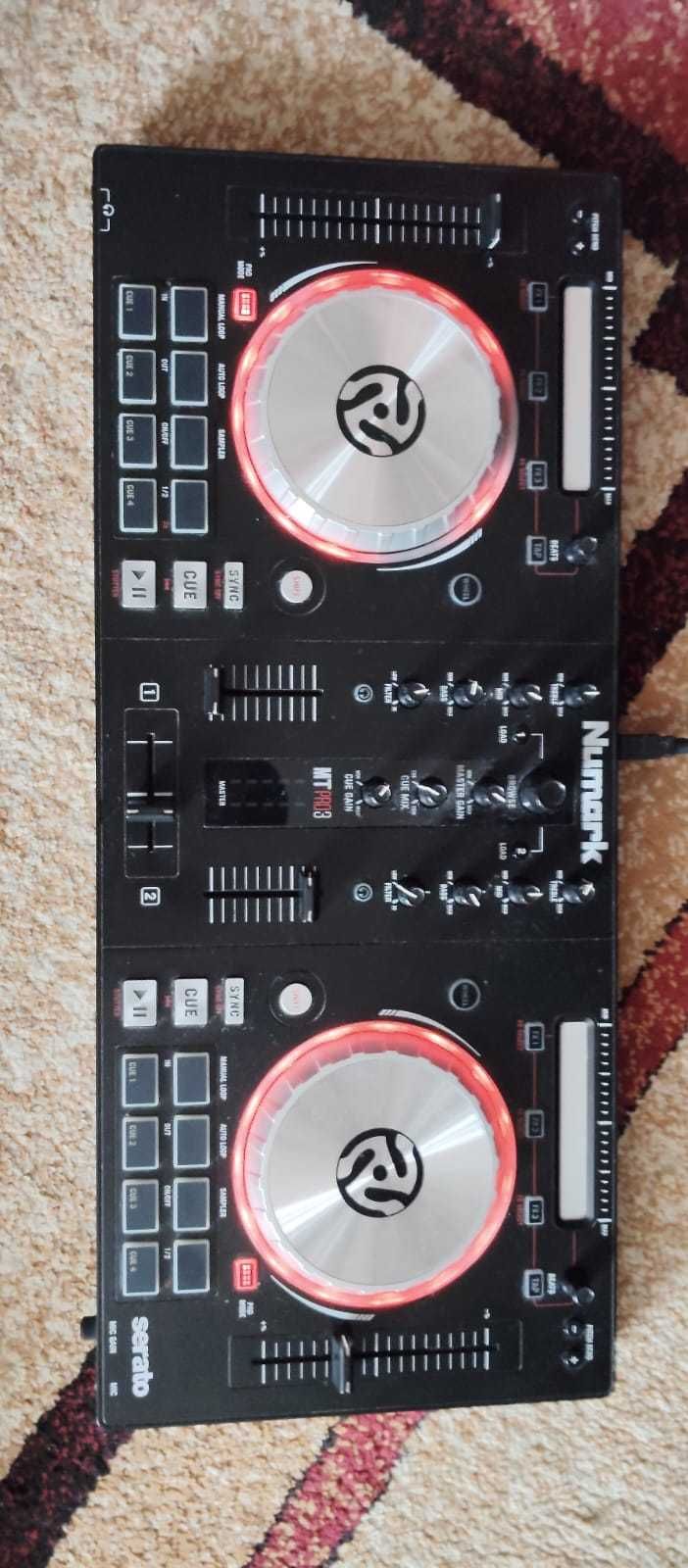 Masa Mixaj Numark Mixtrack Pro 3 (consola dj)