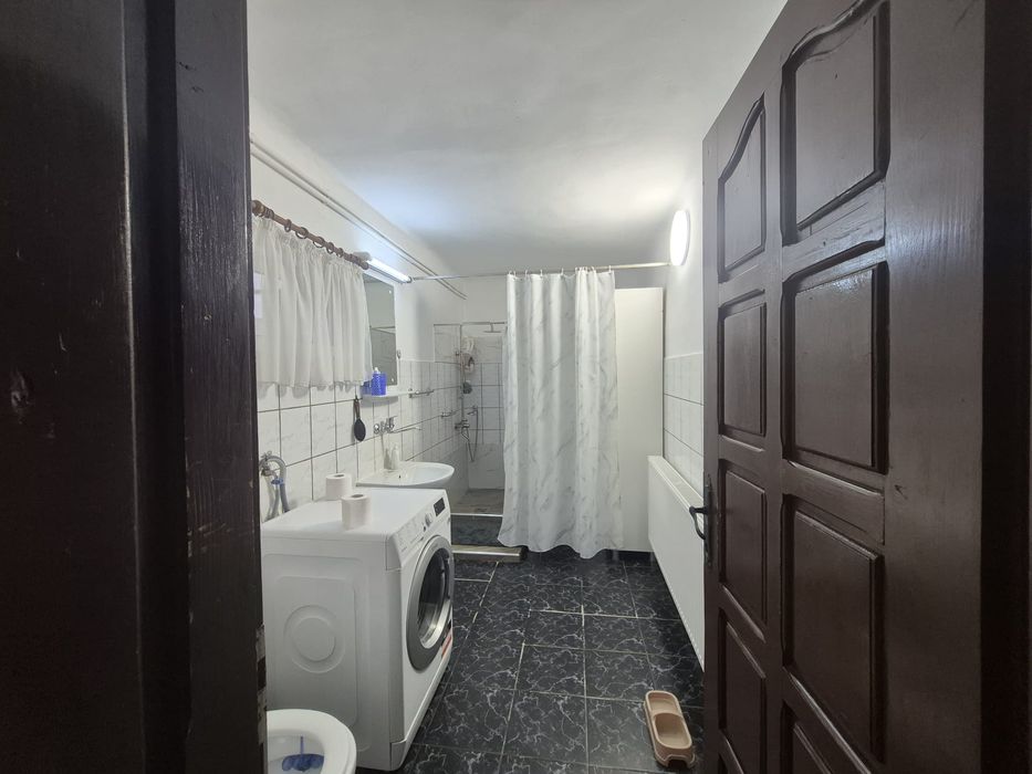 Casa și curte zona centrala