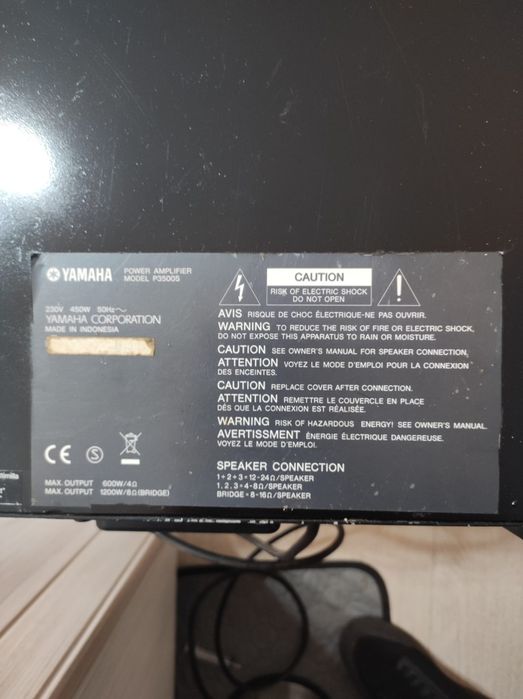 Vând stație yamaha 1200w cu tot  cu boxe. Preț 3000 lei fix .