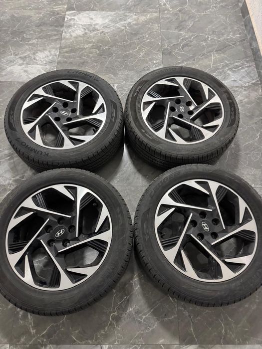 Продам родные диски на летней резине от хундай