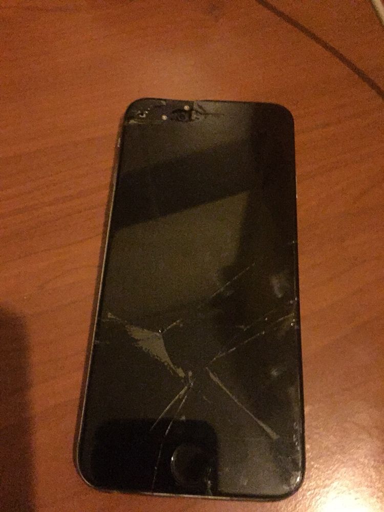 Urgent iphone 6  16  pt piese este spart displyu