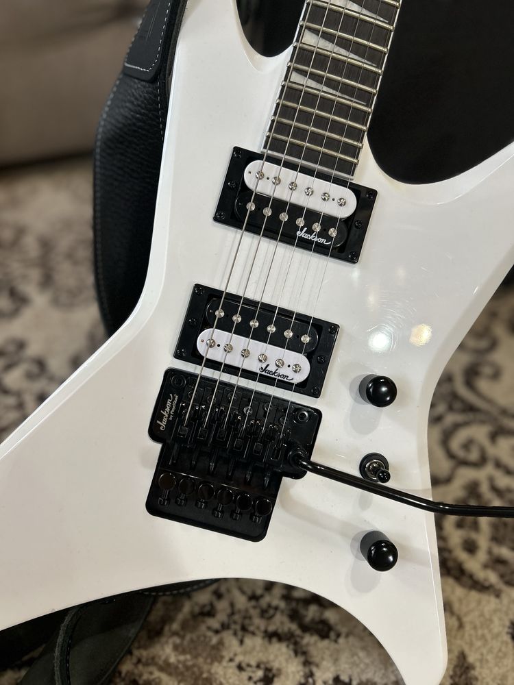 Vând chitara electrica si amplificator