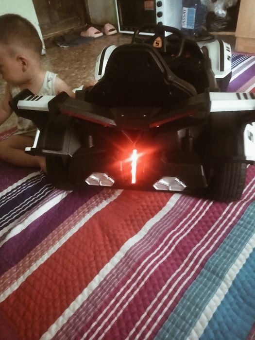 Спортыивнй машина сатылады