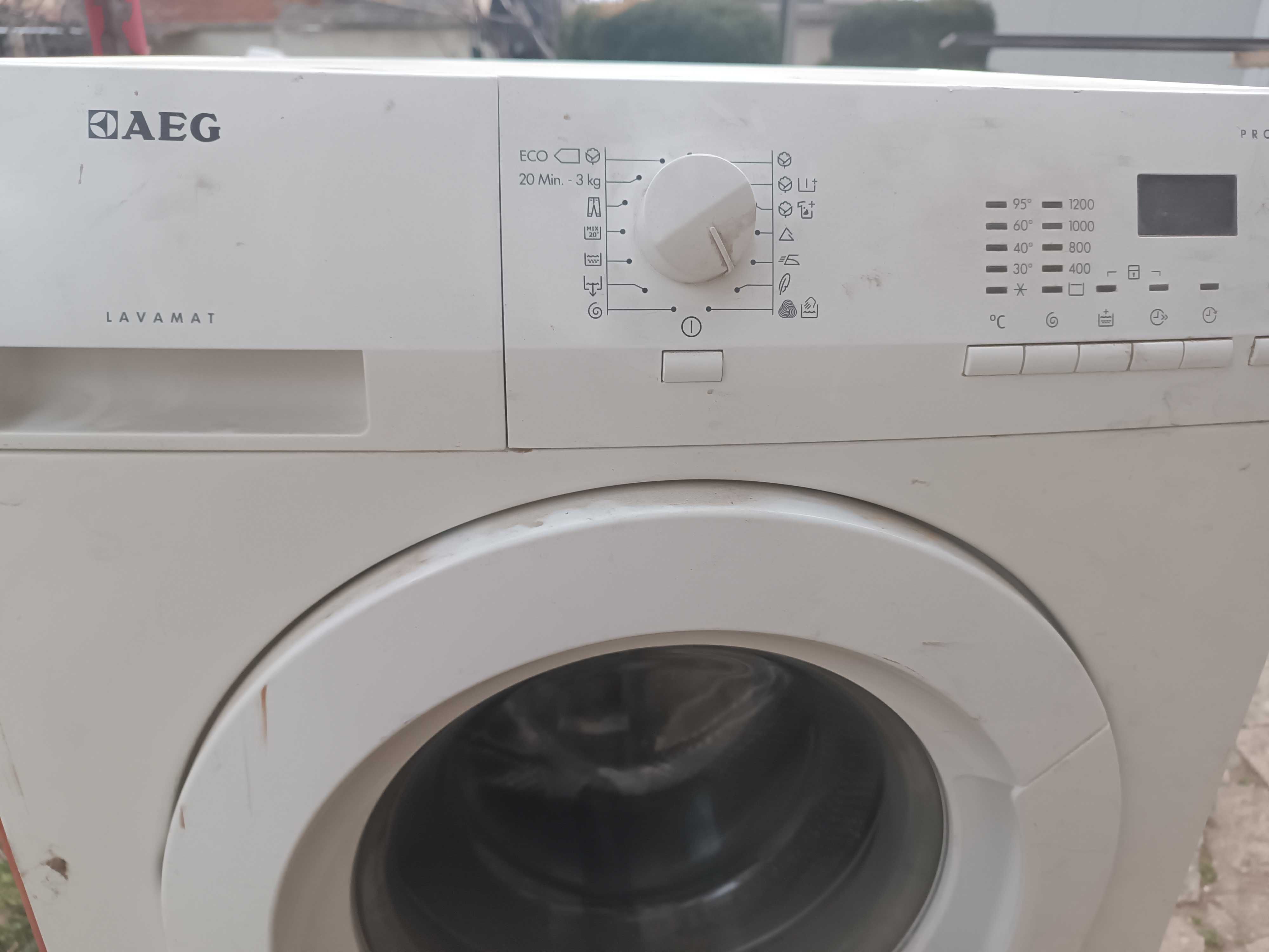 Продавам пералня AEG