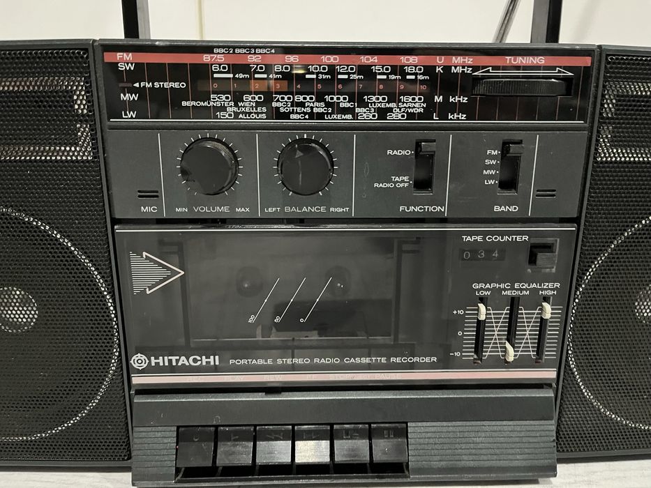 Radio casetofon Hitachi TRK 612 E