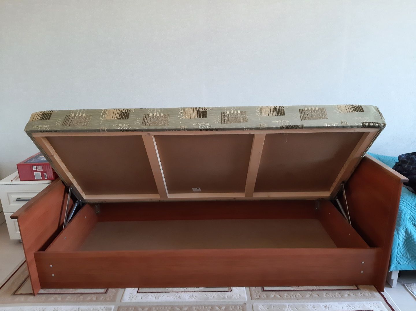 Продам б/у кровать 1х2м