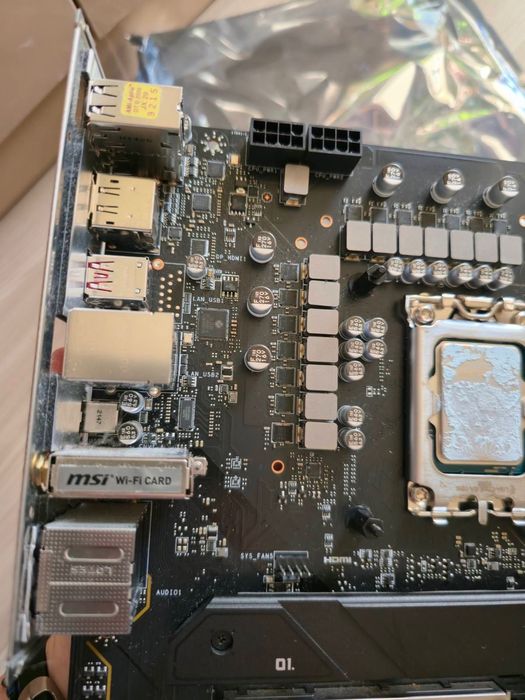 Процесор Intel Core i5-12600KF с  платка MSI MAG B660 TOMAHAWK DDR4