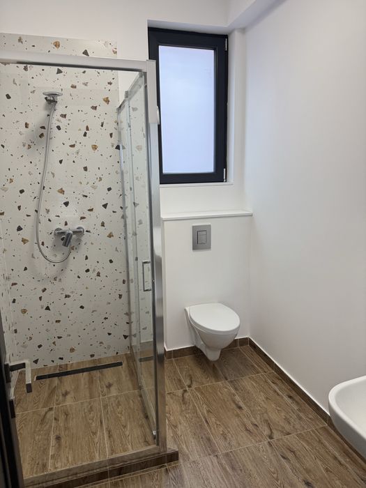 Inchiriez apartament 2 camere in cartierul 23 august