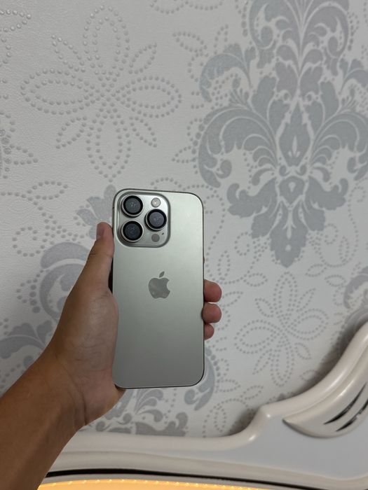 Продается СРОЧНО айфон 15 про в отличном состояний