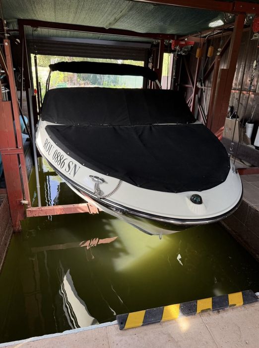 Vand Barca Bayliner 185 Bowrider 7 pers motor inboard