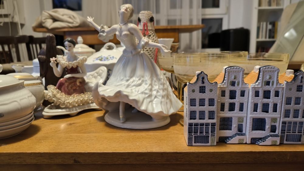 Bibelouri , seturi de ceai , farfurii decorative