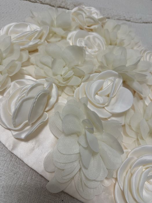 Пола с релефни цветя- fashion house