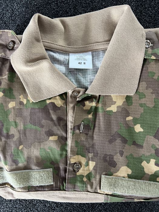 Bluza combat cu suport pentru grade.