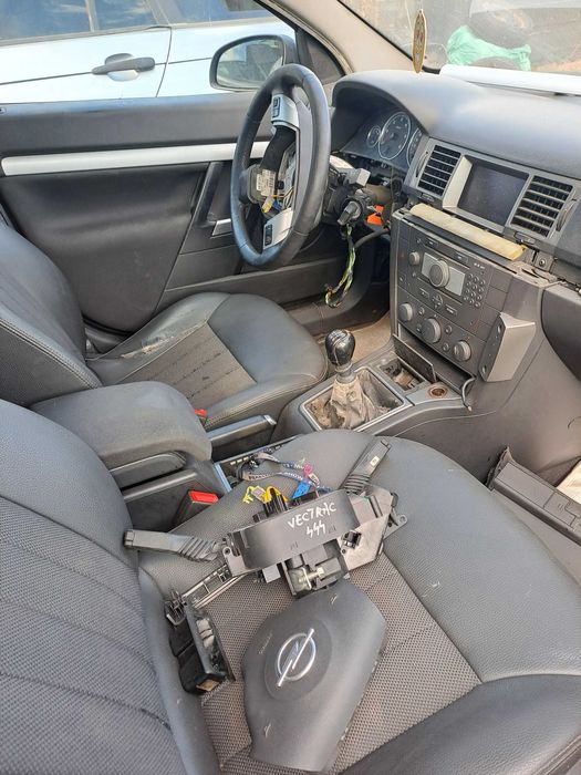 dezmembrez opel vectra c 2005 brek 1.9d